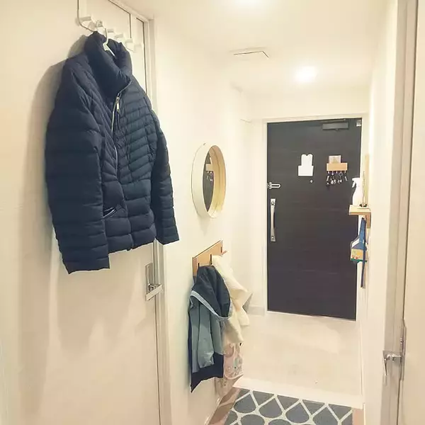 「壁面収納に大活躍！自宅で活用しやすいIKEAのフックアイテム6選」の画像