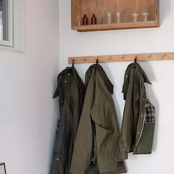 「壁面収納に大活躍！自宅で活用しやすいIKEAのフックアイテム6選」の画像