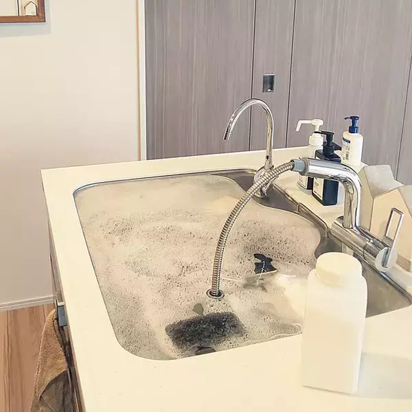 「もうニオイも汚れも怖くない！シンク周りの効果的なお掃除方法」の画像
