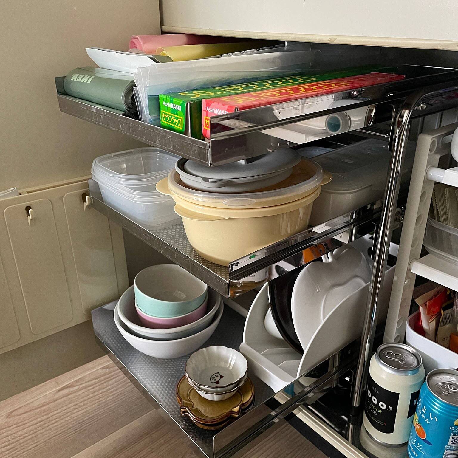 「シンク下に革命を起こす！スライド式ステンレス3段ラック」 by hitomiさん