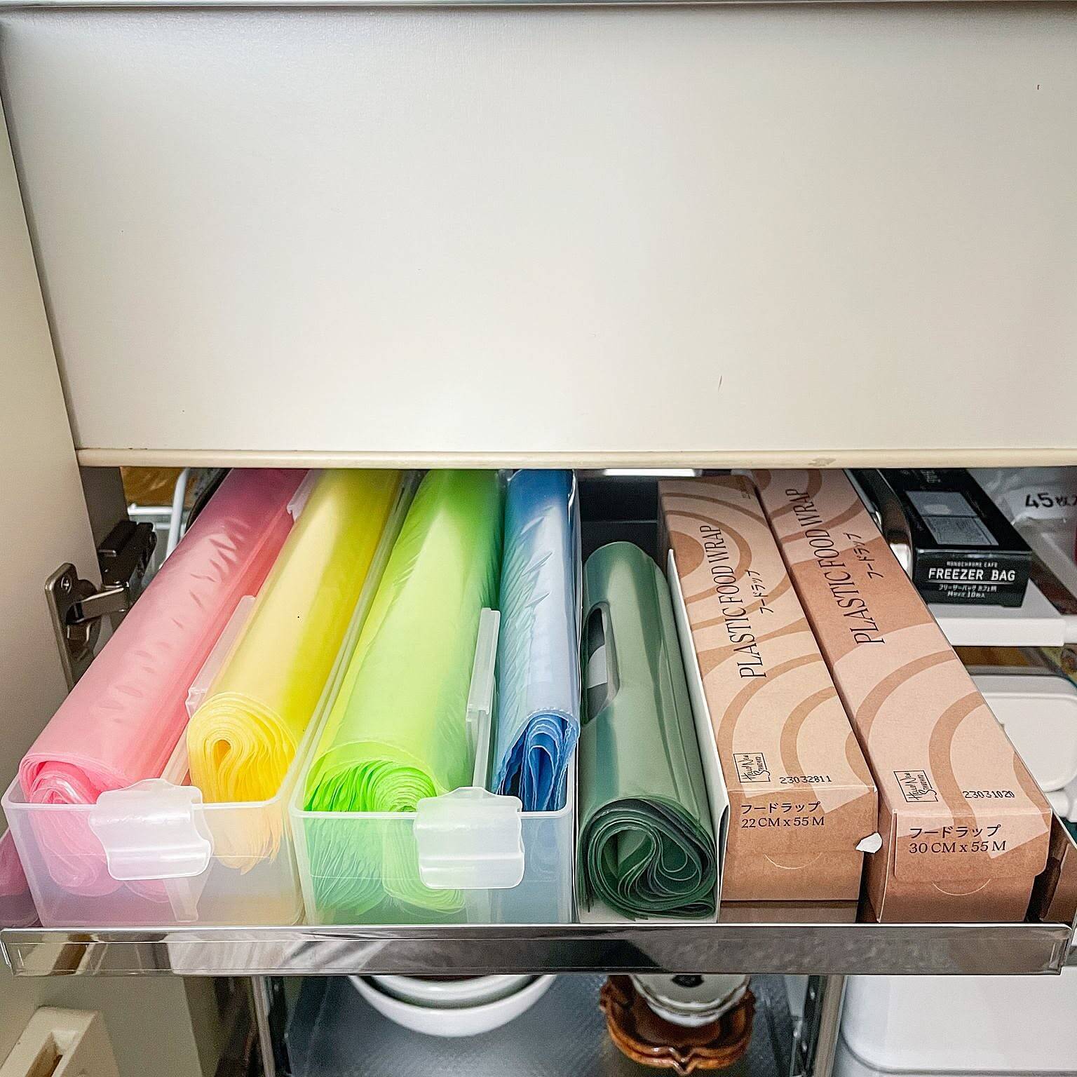 「シンク下に革命を起こす！スライド式ステンレス3段ラック」 by hitomiさん