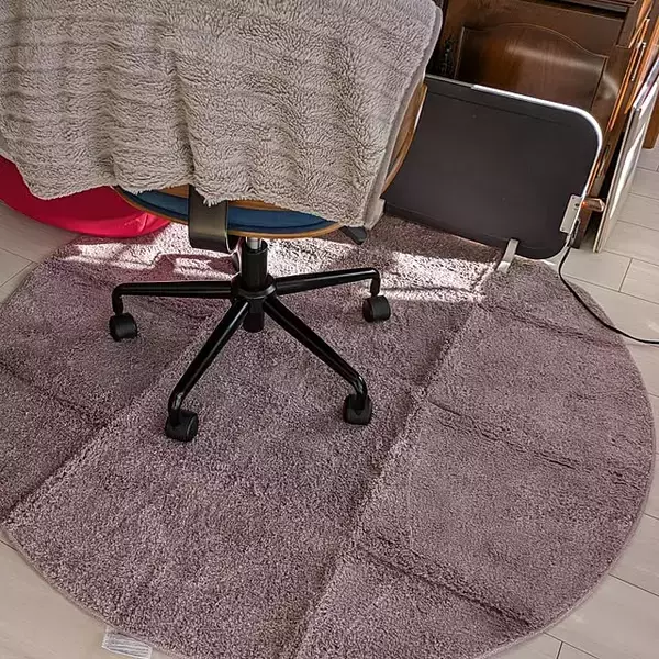 「空間を足元から快適に♪デザインや機能性も幅広いニトリのラグを取り入れた実例6選」の画像