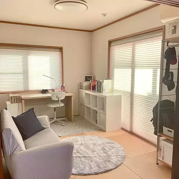 「空間を足元から快適に♪デザインや機能性も幅広いニトリのラグを取り入れた実例6選」の画像