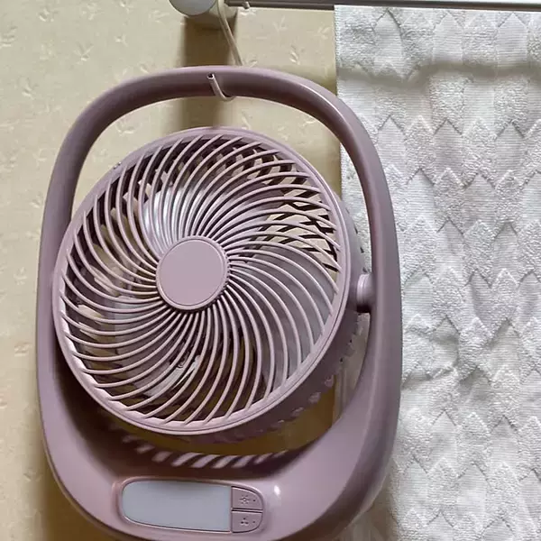 「あれもこれも吊り下げて使いやすく♪S字フックでお家中が快適になるアイデア10選」の画像