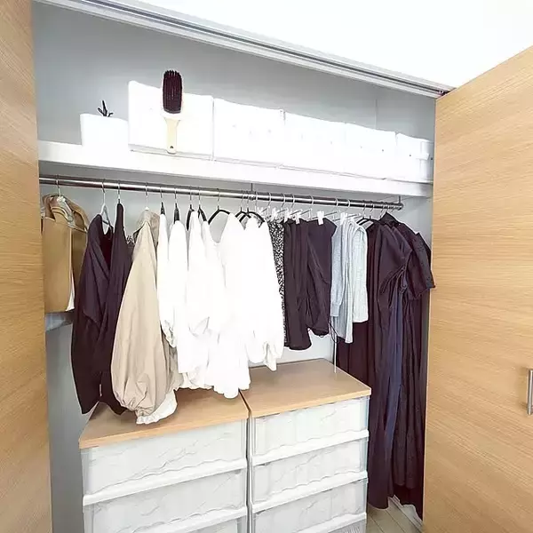 ちょっとの工夫でクローゼットもスッキリ快適に♪服を持ちすぎないコツ10選