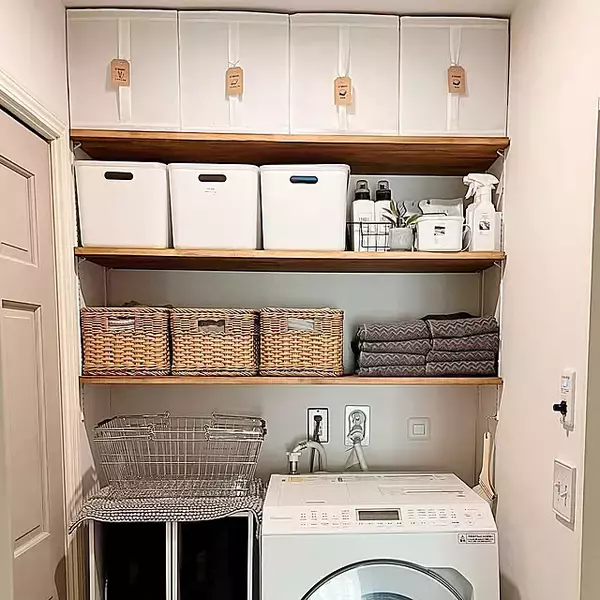 「デッドスペース解消＆家事効率アップ！見た目もばっちりな洗濯機上の収納アイデア集」の画像