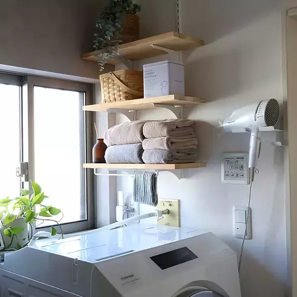 「デッドスペース解消＆家事効率アップ！見た目もばっちりな洗濯機上の収納アイデア集」の画像