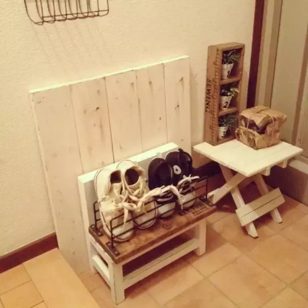 「ひとりで靴のお片付けができる☆子どもの靴置きをDIYしよう」の画像