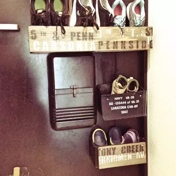 「ひとりで靴のお片付けができる☆子どもの靴置きをDIYしよう」の画像