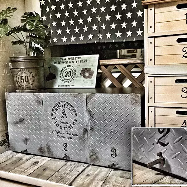 「カラーボックスを使ってリメイクを楽しむ10のアイデア」の画像