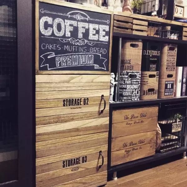 「カラーボックスを使ってリメイクを楽しむ10のアイデア」の画像