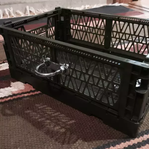 付けただけ！収納ボックスの男前度を上げる固定金具活用術 by tomoさん ［連載：○○しただけインテリア］