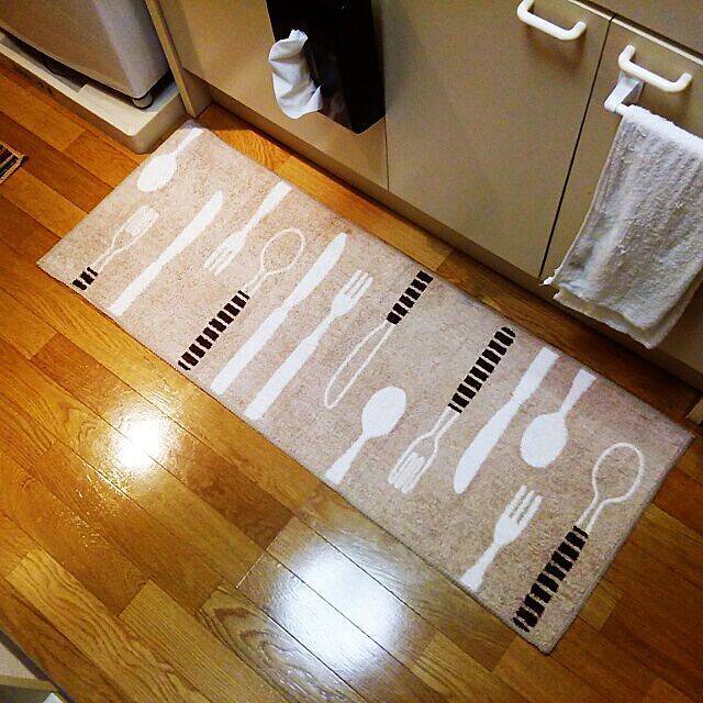 敷くだけであか抜け キッチンマットは ニトリで 17年8月18日 エキサイトニュース