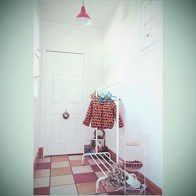 シンプル&モダンな北欧家具IKEAの人気のハンガーラック