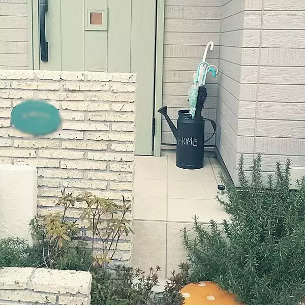 「こんな使い方があるなんて！絵になるIKEAのじょうろたち」の画像