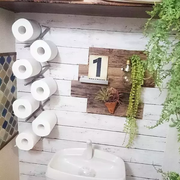 「トイレもIKEAで♪トイレットペーパーホルダーやブラシ」の画像