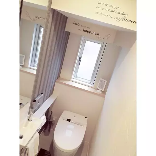 「トイレもIKEAで♪トイレットペーパーホルダーやブラシ」の画像