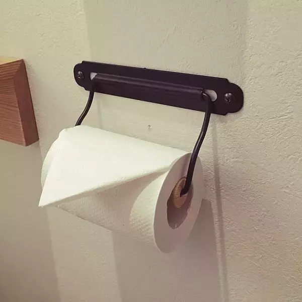 「トイレもIKEAで♪トイレットペーパーホルダーやブラシ」の画像