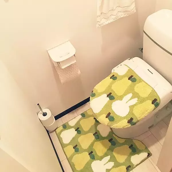 「トイレもIKEAで♪トイレットペーパーホルダーやブラシ」の画像