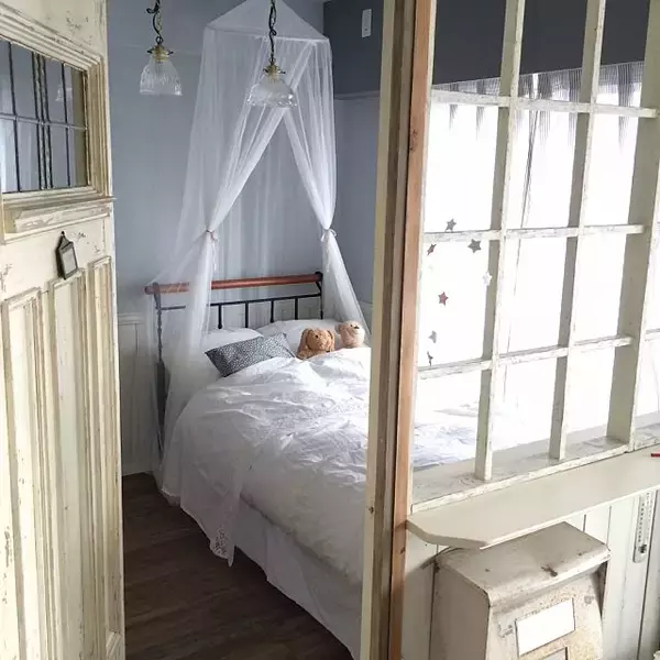 「憧れの海外風の格子窓をつけてみませんか？リメイク&DIY」の画像