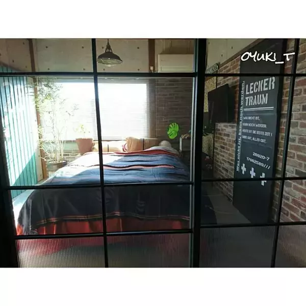 「憧れの海外風の格子窓をつけてみませんか？リメイク&DIY」の画像