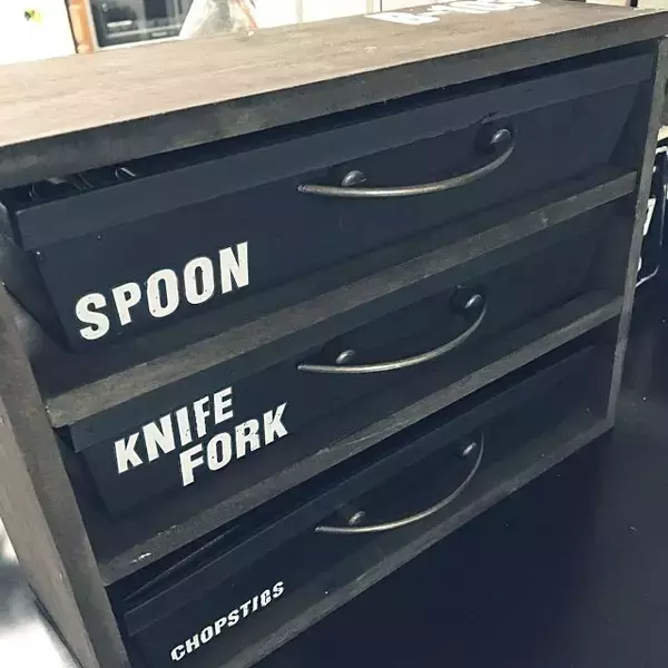 「使いやすさ抜群！キッチンのカトラリー収納アイデア10選」の画像