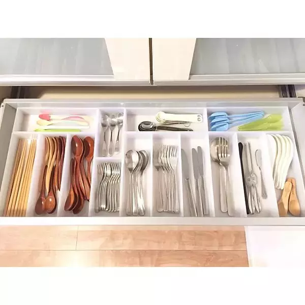 「使いやすさ抜群！キッチンのカトラリー収納アイデア10選」の画像