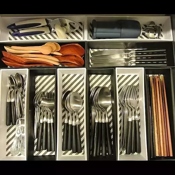 「使いやすさ抜群！キッチンのカトラリー収納アイデア10選」の画像