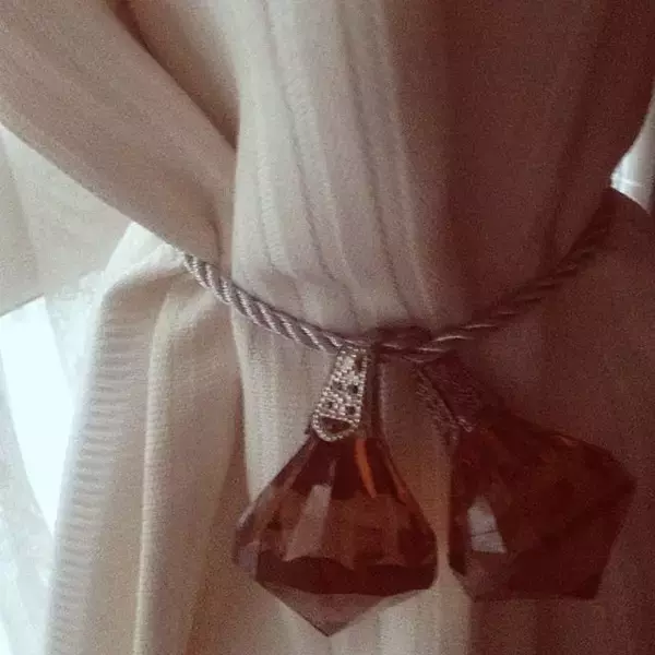 「セリアで見つけた♪アクセントになるカーテンタッセル」の画像