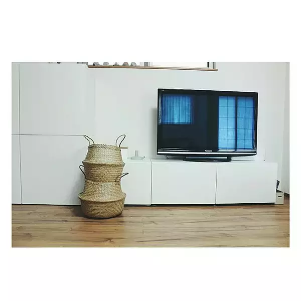 「海外インテリアのよう！IKEAのシーグラスバスケット活用法」の画像