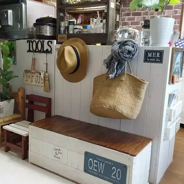 「手作り棚が大活躍！オリジナルの収納棚はDIYで実現する」の画像