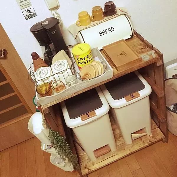 「手作り棚が大活躍！オリジナルの収納棚はDIYで実現する」の画像