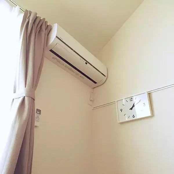 「物語の一場面みたい！無印良品の公園の時計と駅の時計」の画像