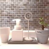 「物語の一場面みたい！無印良品の公園の時計と駅の時計」の画像1