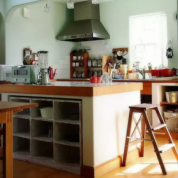 「こんな使い方があった！IKEAのステップスツール　BEKVÄM」の画像