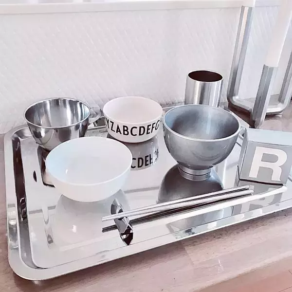 「デザインも材質も豊富で使い勝手よし♪ダイソーのトレー」の画像