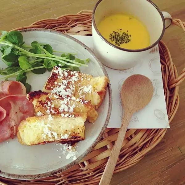 「デザインも材質も豊富で使い勝手よし♪ダイソーのトレー」の画像