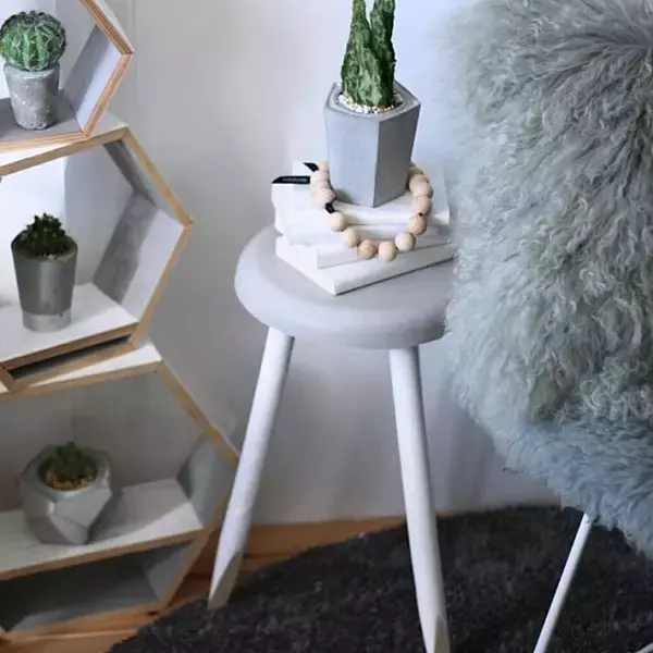 「何もかも自分仕様♪DIYで作るテーブル・スツール10の実例」の画像