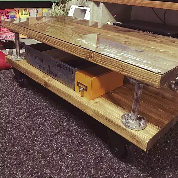 「何もかも自分仕様♪DIYで作るテーブル・スツール10の実例」の画像