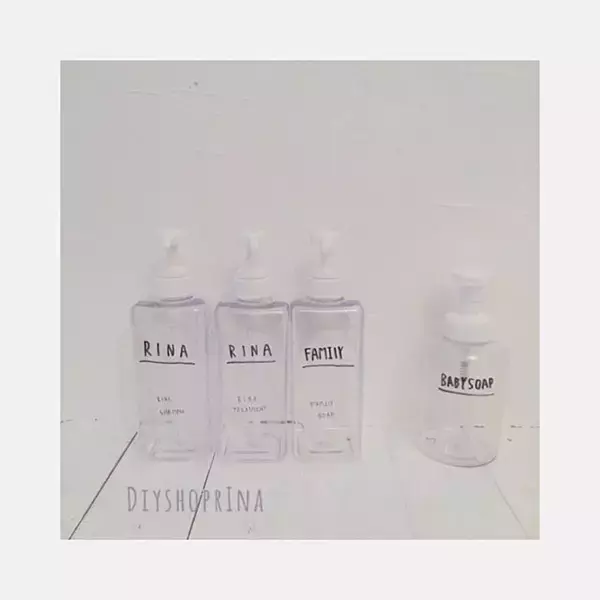 「生活感のない浴室に！使えるダイソーのシャンプーボトル」の画像