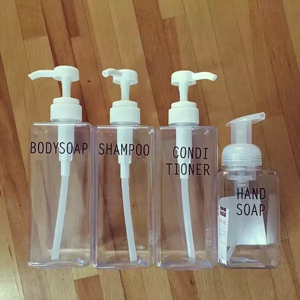 「生活感のない浴室に！使えるダイソーのシャンプーボトル」の画像