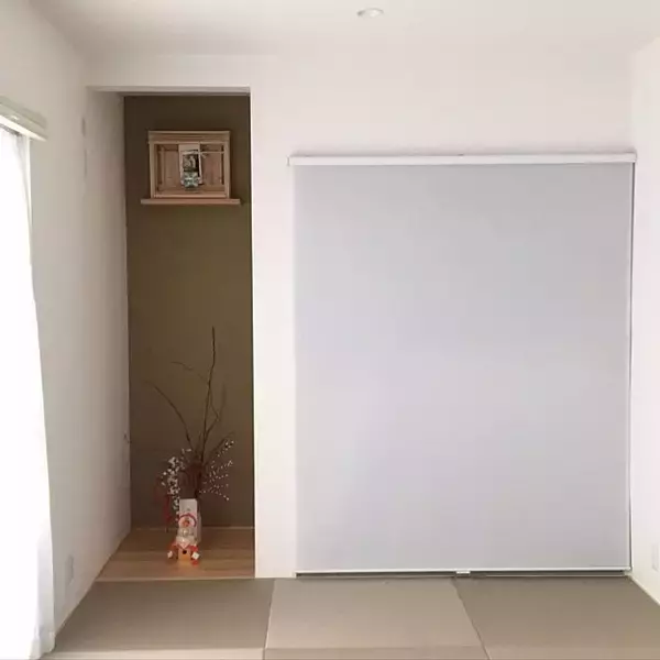 「サッと下ろして簡単目隠し♡ロールスクリーン収納」の画像
