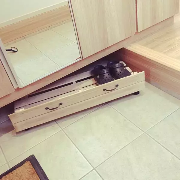 「意外な場所にもマッチ！すのこDIYでできる収納アイディア」の画像