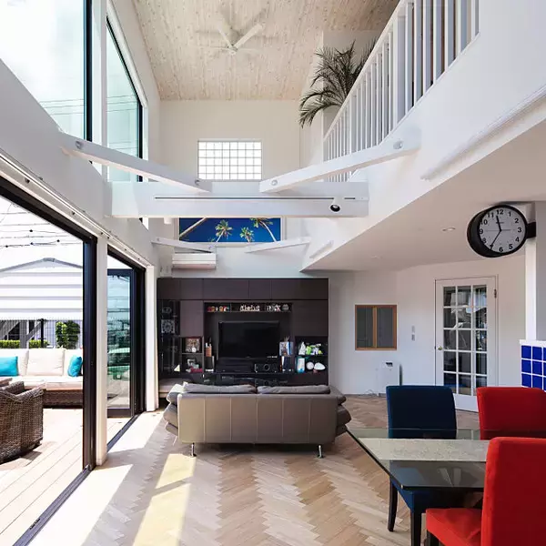 「自然と家族が集まる♡ゆとりあるリビングで充実した時間を」の画像