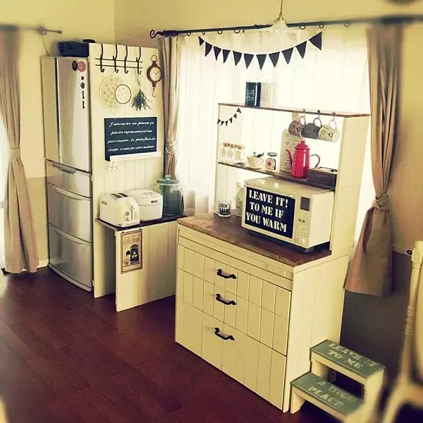 「DIYならちょうどよく☆まわりもすっきりと片付くレンジ台」の画像