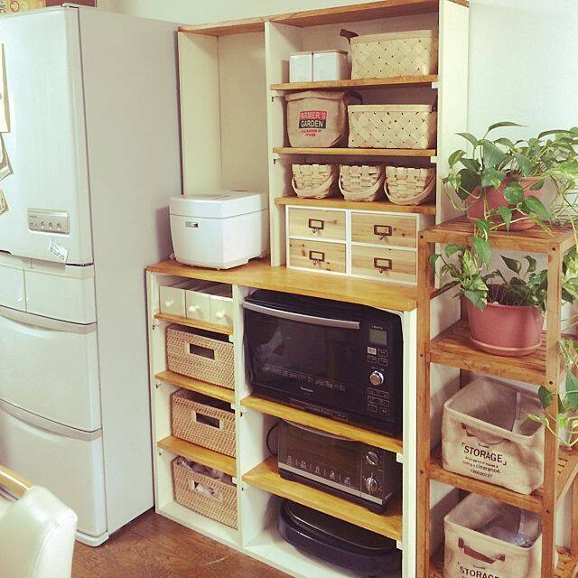 DIYならちょうどよく☆まわりもすっきりと片付くレンジ台