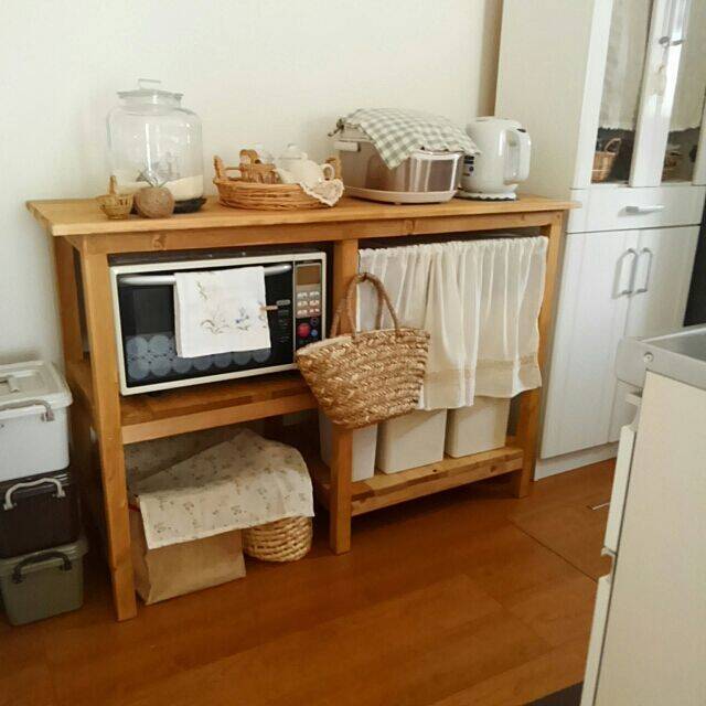 DIYならちょうどよく☆まわりもすっきりと片付くレンジ台