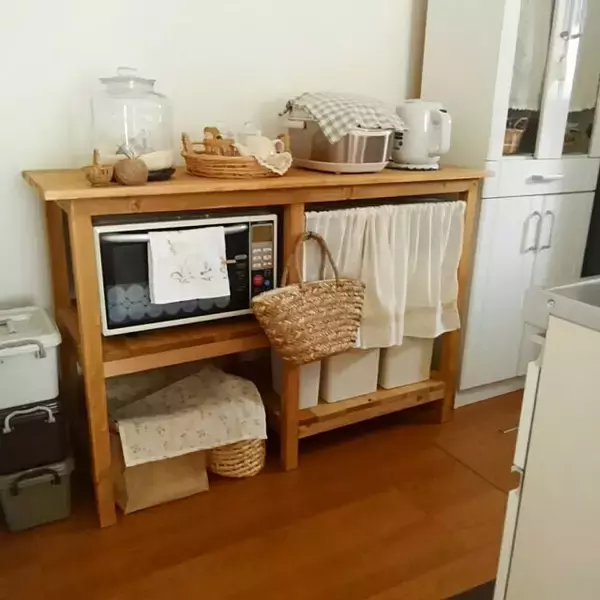 「DIYならちょうどよく☆まわりもすっきりと片付くレンジ台」の画像
