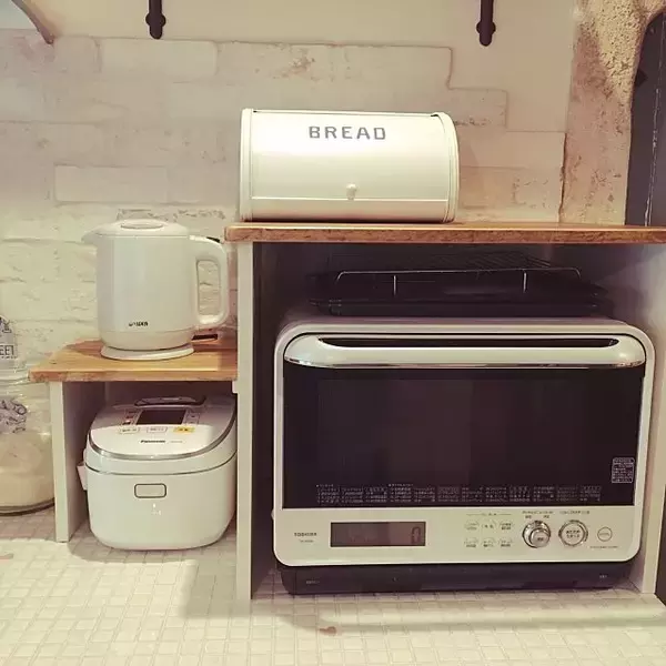 「DIYならちょうどよく☆まわりもすっきりと片付くレンジ台」の画像