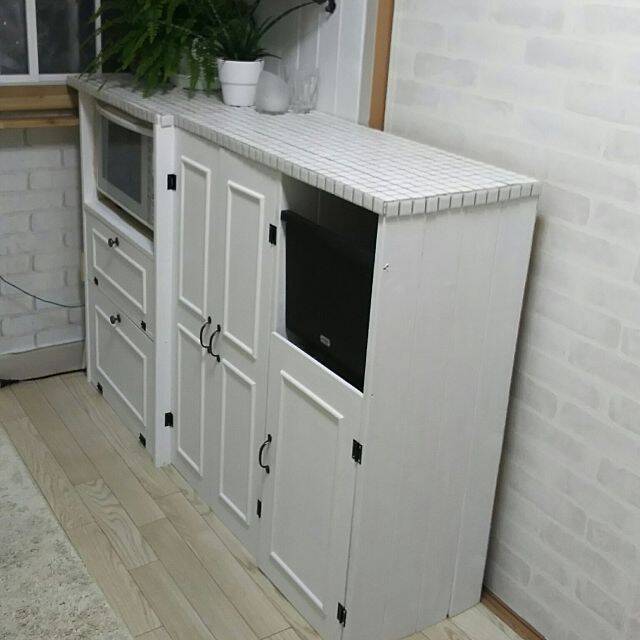 DIYならちょうどよく☆まわりもすっきりと片付くレンジ台